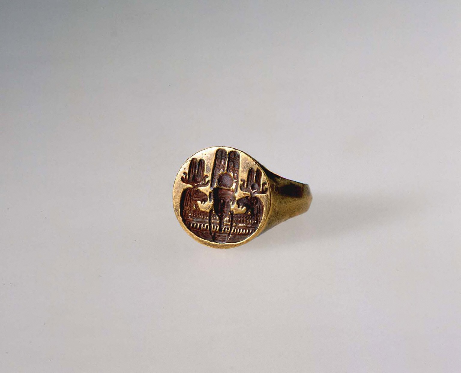 Ring featuring Amun of Thebes and Amun of Napata