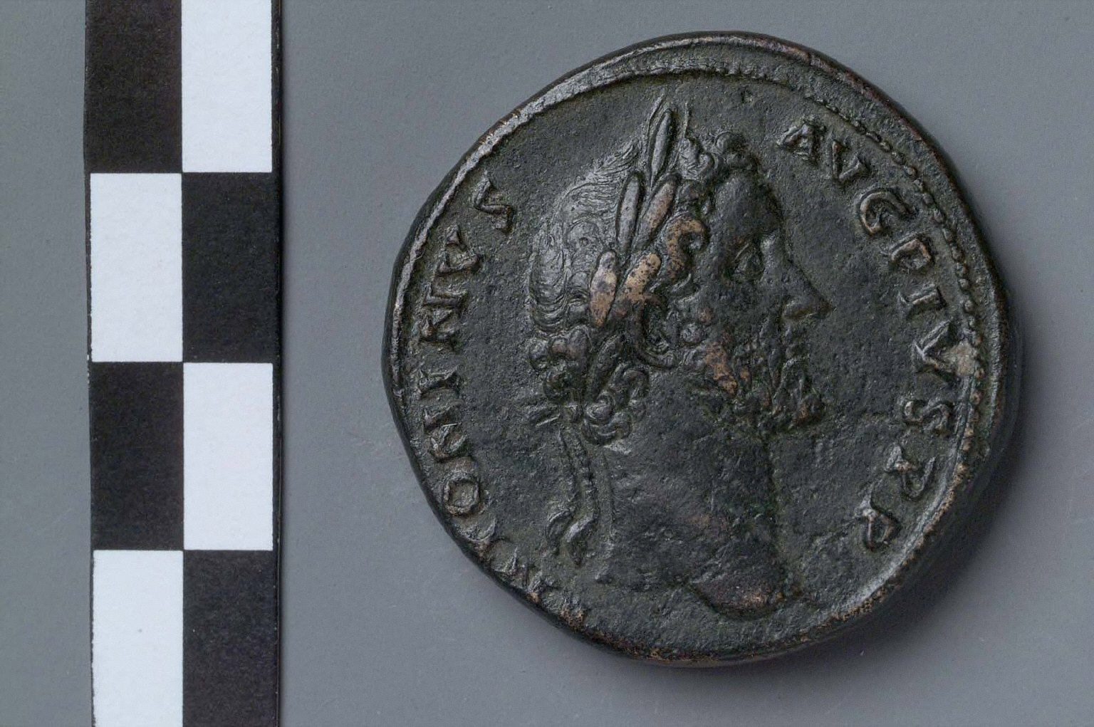 Sestertius with bust of Antoninus Pius