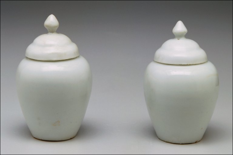 Pair of cosmetic jars